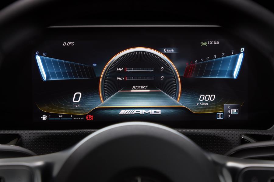 Панель приборов Mercedes-AMG A35 4Matic Sedan (V177) 2019 года  (UK) (фото 61 из 74)